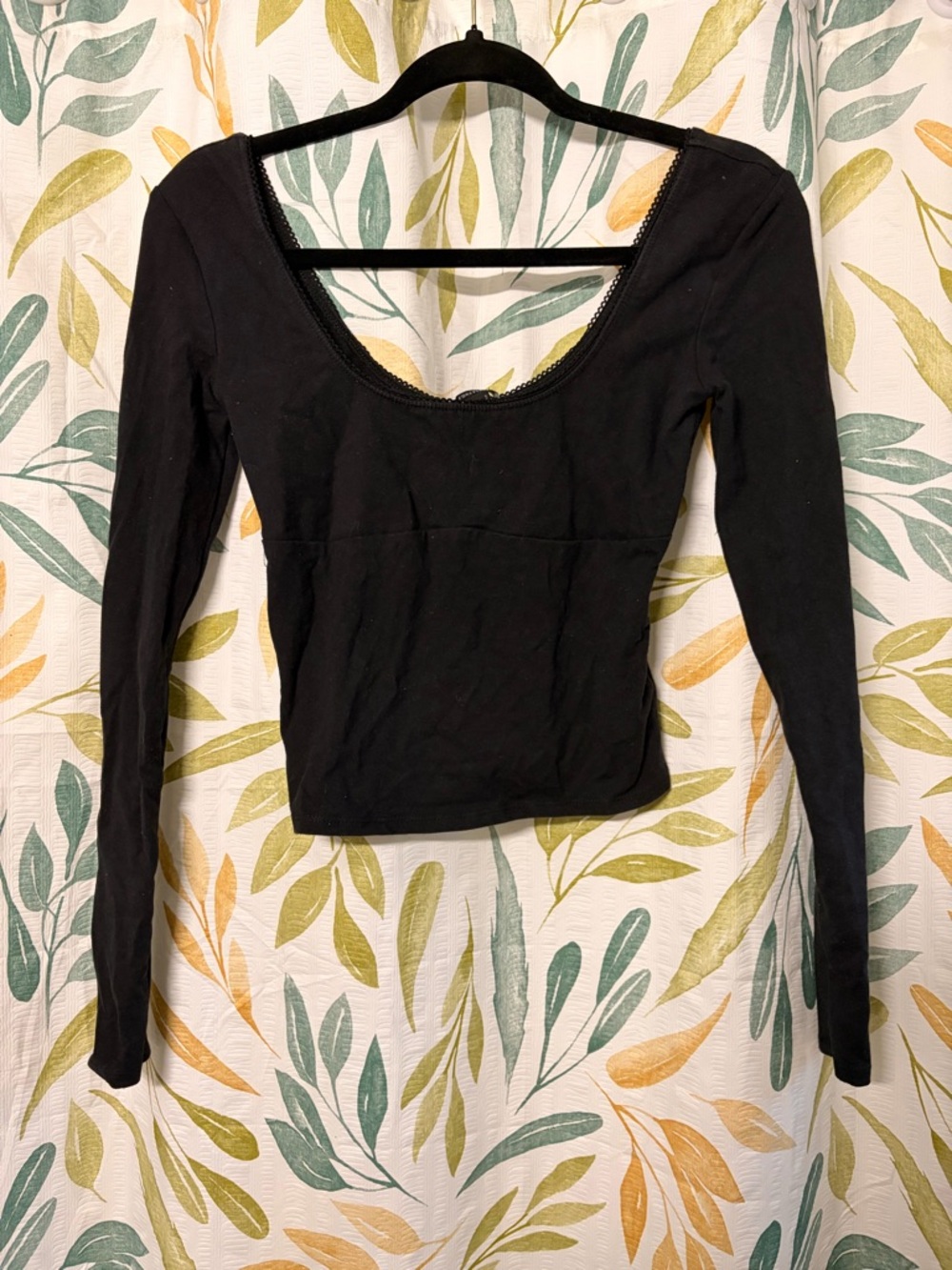 Forever 21 Black Long-Sleeve Scoop Neck Top